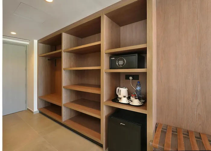 Nelia Sea Breeze Hotel